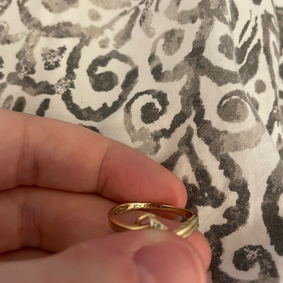 Ryans Jewellers 10K Solid Gold Arrow Ring - Picture 3 of 3